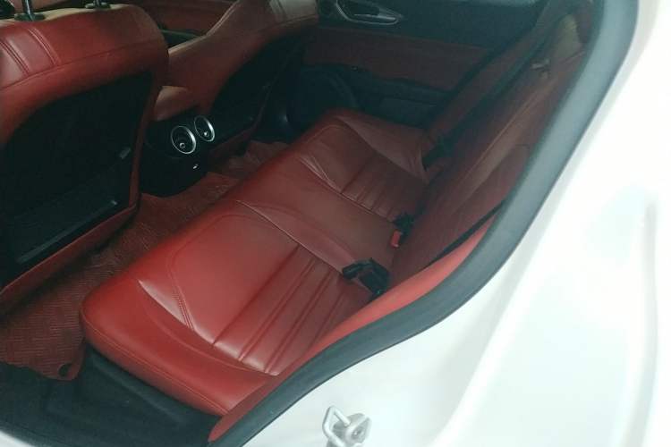 Used Alfa Romeo Giulia 2017 2.0T 280HP Luxury Sport Edition
