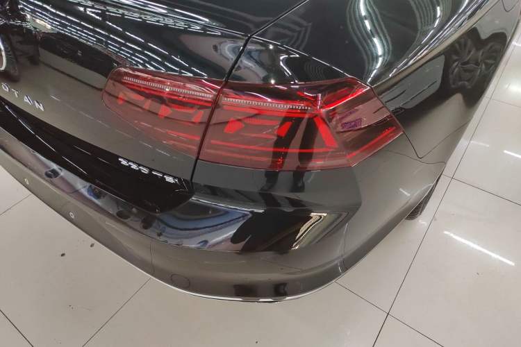 Used Volkswagen Magotan 2025 Zhongxiang Version 330TSI DSG Luxury Edition
