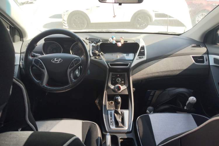 Used Hyundai Elantra 2016 1.6L Automatic Smart Version
