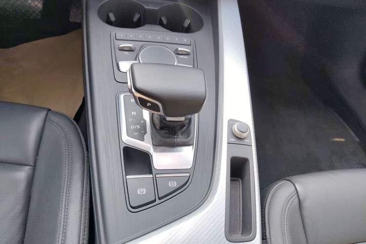 Used Audi A4L 2017 Plus 40 TFSI Ambition Model
