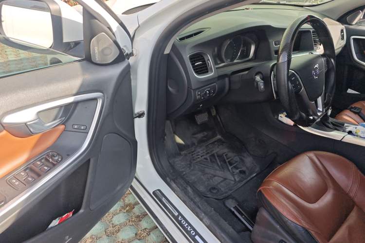 Used Volvo V60 2015 T5 Zhiya Edition