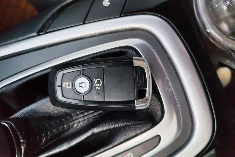 Used Ford Edge 2018 EcoBoost 245 Two-Wheel-Drive Titanium 7-Seater China V Standard
