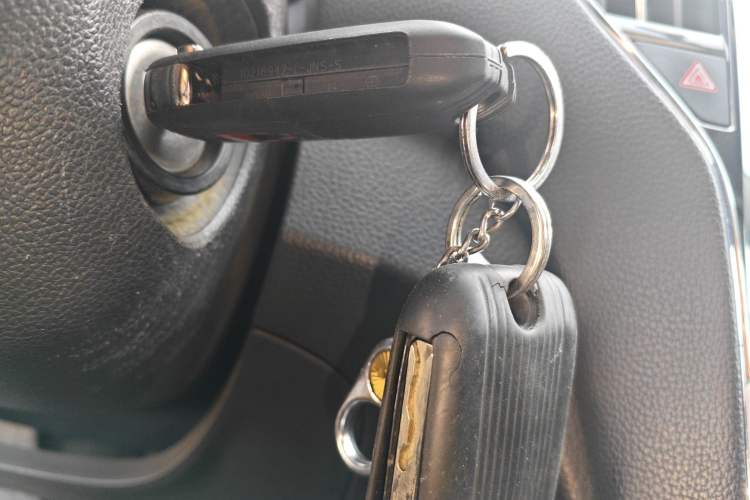 Used Roewe RX5 2019 20T Two-Wheel Drive Manual 4G Connect Platinum Edition
