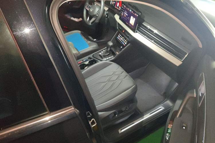 Used Volkswagen Tiguan L 2024 330TSI Automatic Two-Wheel Drive R-Line Enhanced Edition
