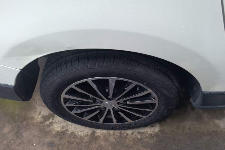 Used BAIC Weiwang M50F 2017 1.3T Standard Model
