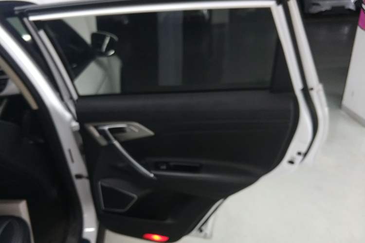 Used Geely Auto Emgrand X7 Sport 2018 1.8TD Automatic Two-Wheel Drive Smart Connect 4G Internet Edition
