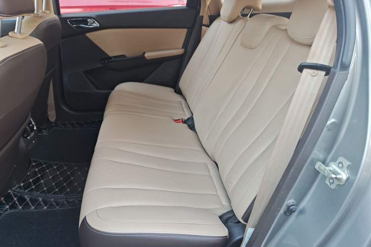 Used Baojun 310W 2017 1.5L Manual Fashion Model China V
