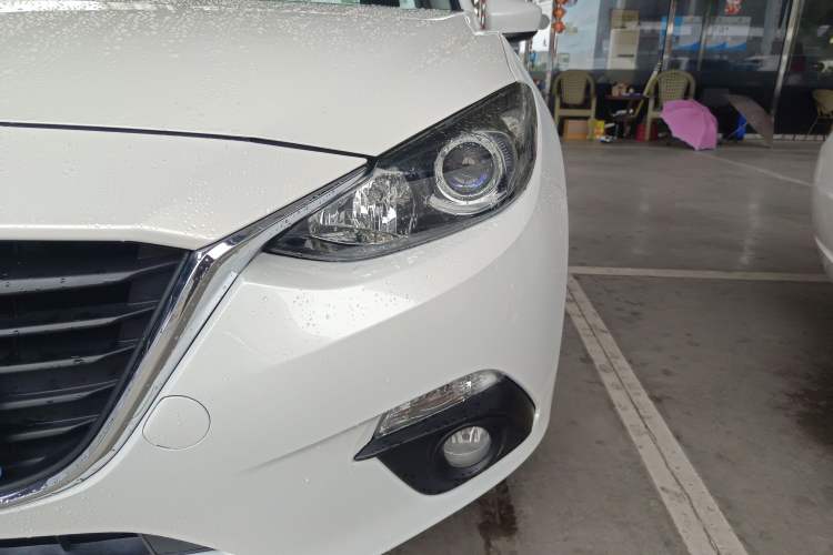 Used Mazda Mazda 3 Axela 2016 Sedan 1.5L Automatic Luxury Model
