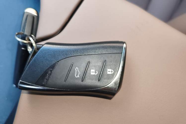 Used Lexus ES 2022 300h Excellence Edition
