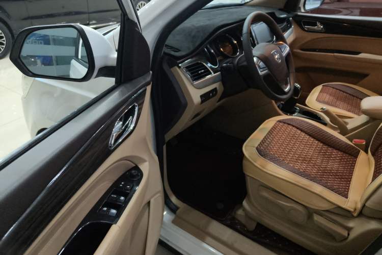 Used Baojun 730 2016 1.5L Manual Comfort Version 7 Seats China V Emission Standard