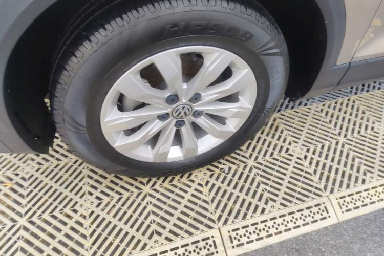 Used Volkswagen T-ROC 2018 230TSI DSG Two-Wheel Drive Fashion Edition China V Standard