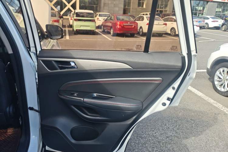 Used Changan CS75 2017 Shangkui Edition 1.5T Manual Fengxiang Model
