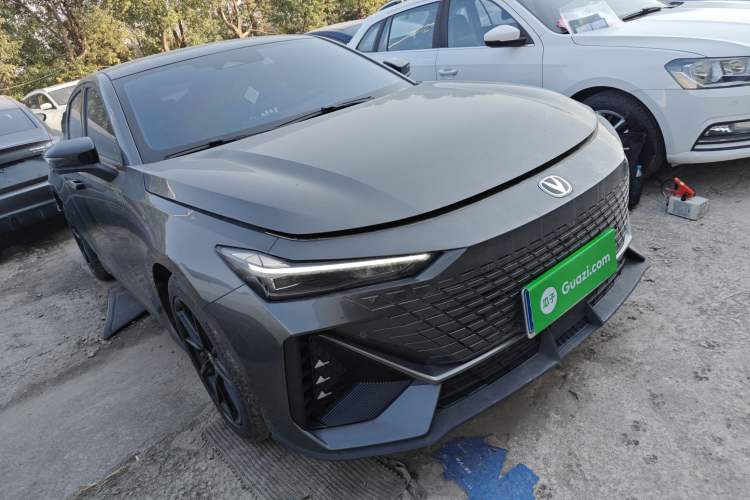 Used Changan UNI-V 2024 1.5T High-Energy Version
