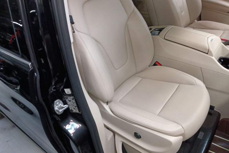 Used Mercedes-Benz V-Class 2018 V 260 Prestige Edition China VI
