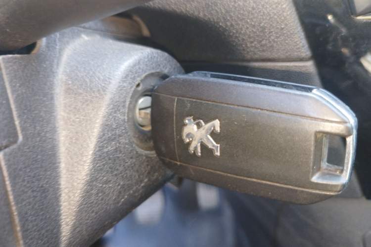 Used Peugeot 301 2014 1.6L Manual Comfort Edition