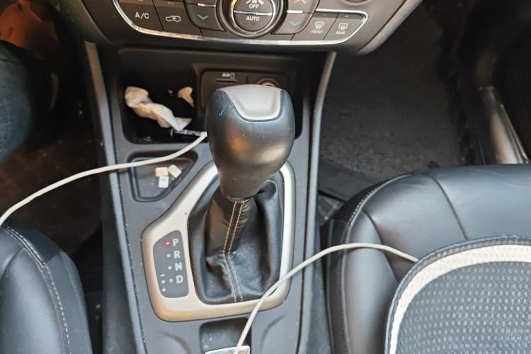 Used  Cherokee 2016 2.4L Leading Edition