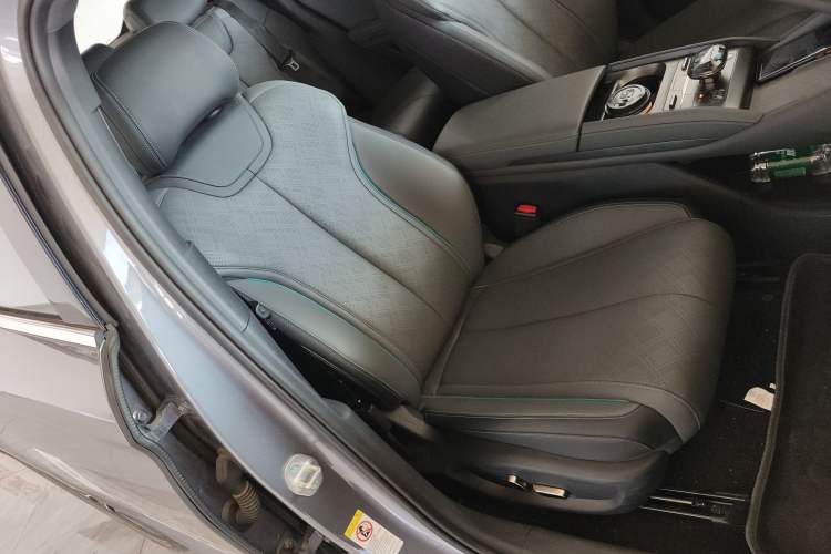 Used BYD Qin L 2024 DM-i 120KM Excellence Model
