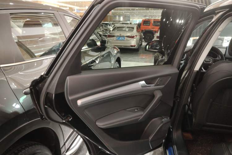 Used Audi Q5L 2023 40T Fashionable and Dynamic Edition
