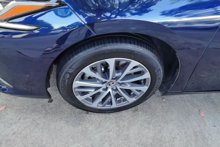 Used Lexus ES 2021 300h Excellence Edition
