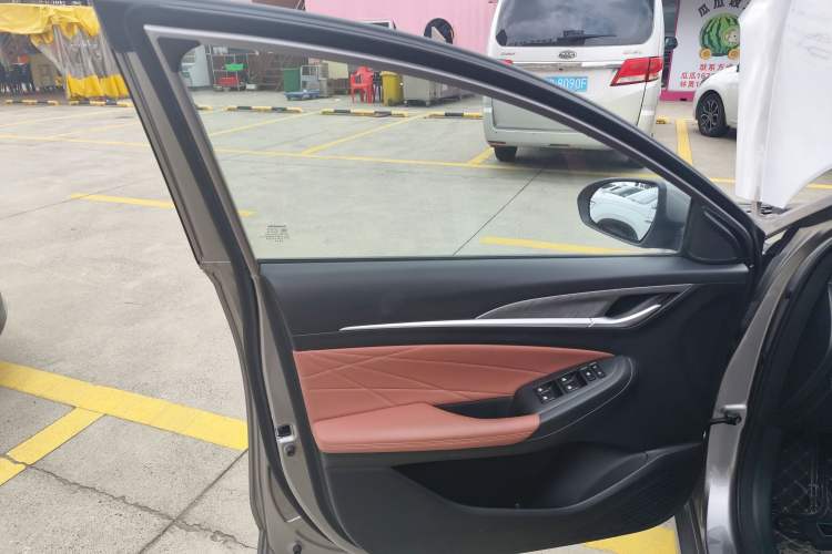 Used Changan Eado 2022 PLUS Blue Whale NE 1.4T GDI DCT Prestige Edition
