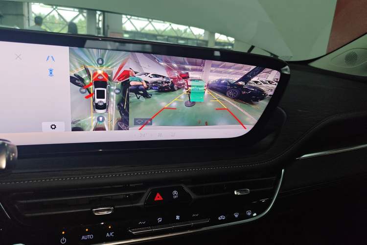 Used Buick LaCrosse 2025 28T Platinum Edition
