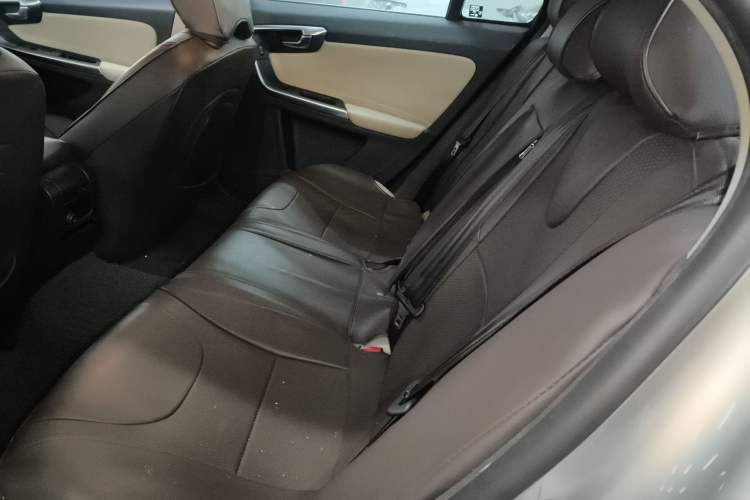 Used Volvo S60 2015 S60L 2.0T Zhiyuan Edition