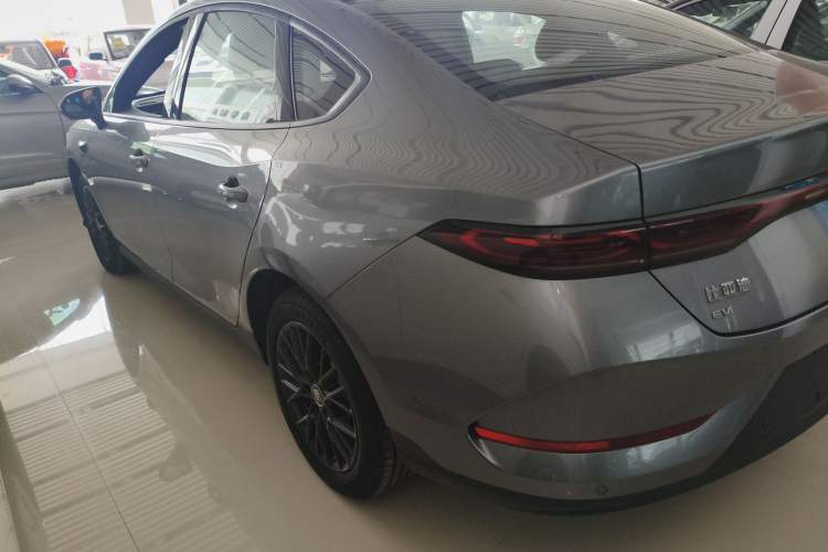 Used BYD Qin PLUS 2025 EV Smart Drive Edition 420KM Leading Model