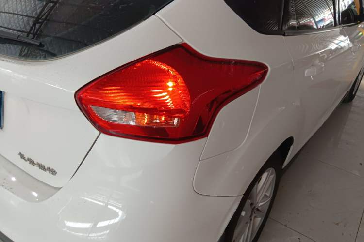 Used Ford Focus 2017 Hatchback 1.6L Automatic Fashion Edition Smart Drive Version
