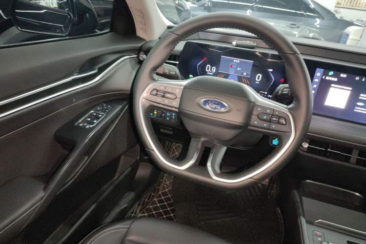 Used Ford Mondeo 2025 2.0T EcoBoost Luxury Version
