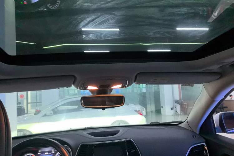 Used  Cherokee 2019 2.0T Two-Wheel Drive Smart Enjoyment Version China V
