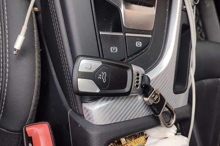 Used Audi A4L 2020 40 TFSI Fashionable and Elegant Model
