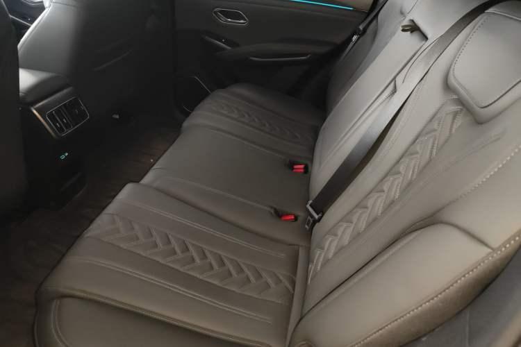 Used BYD Song L DM-i 2025 Intelligent Driving Version 160 km Beyond-Range Type