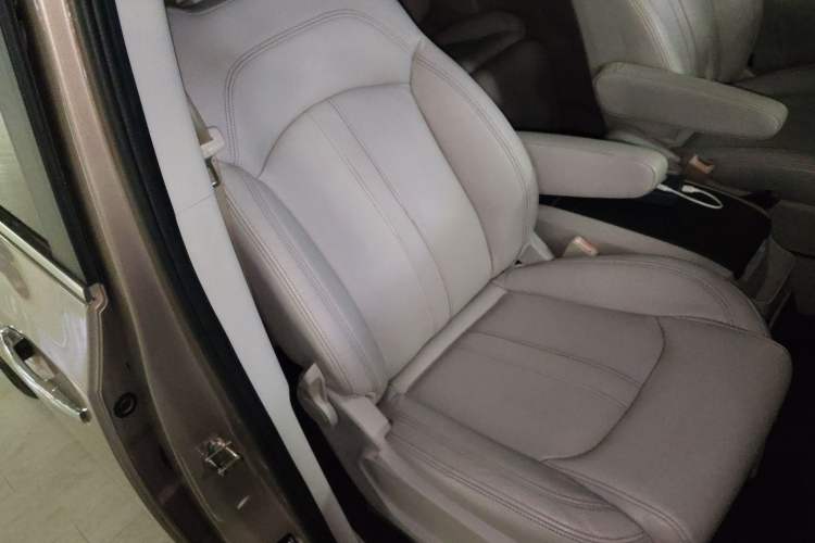 Used SAIC MAXUS G10 2014 2.0T Automatic Executive Edition
