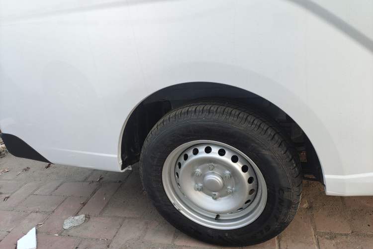 Used Wuling Yangguang 2024 300KM Comfort Version Passenger Van 75kW
