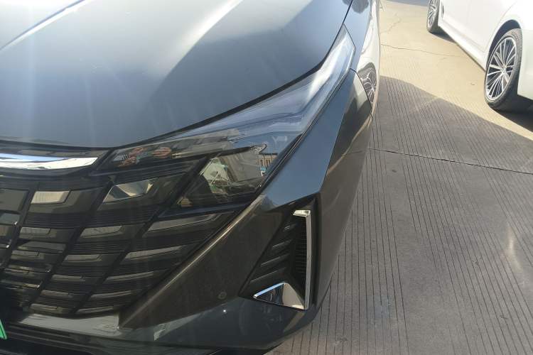 Used Changan UNI-Z New Energy 2024 Blue Whale Smart Electric iDD 125km Beyond Edition
