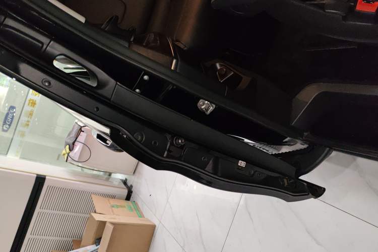 Used Mercedes-Benz V-Class 2021 V 260 Avantgarde Edition
