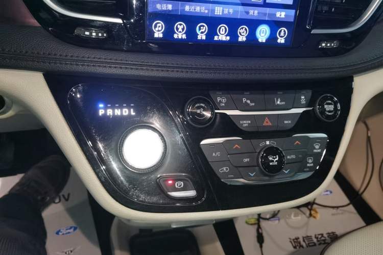 Used Chrysler Grand Voyager 2017 3.6L Premium Edition
