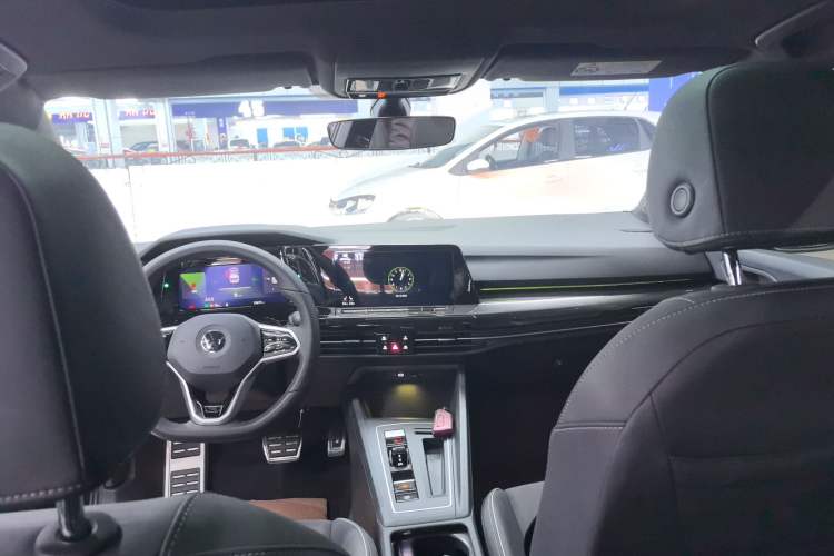 Used Volkswagen Golf 2023 Facelift 280TSI DSG R-Line Lite
