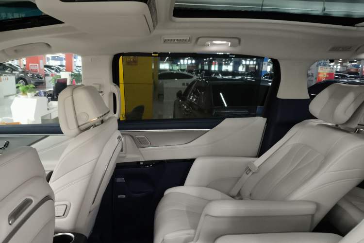 Used Buick GL8 New Energy 2024 Lu Zun Luxury Edition 6-Seater
