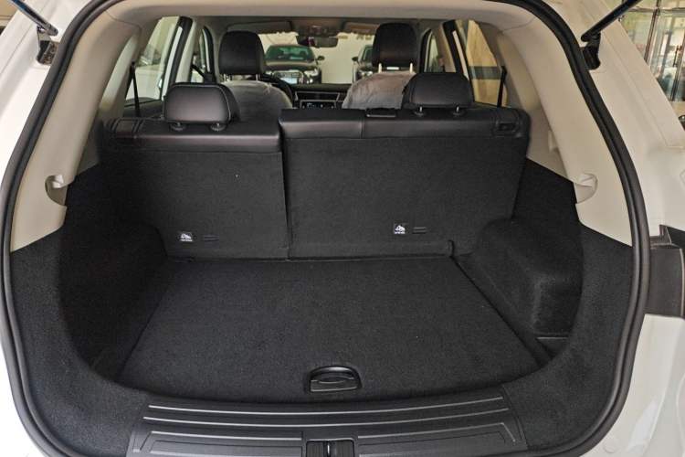 Used Roewe RX5 2025 PLUS 330TGI Automatic Trendsetting Smart Edition
