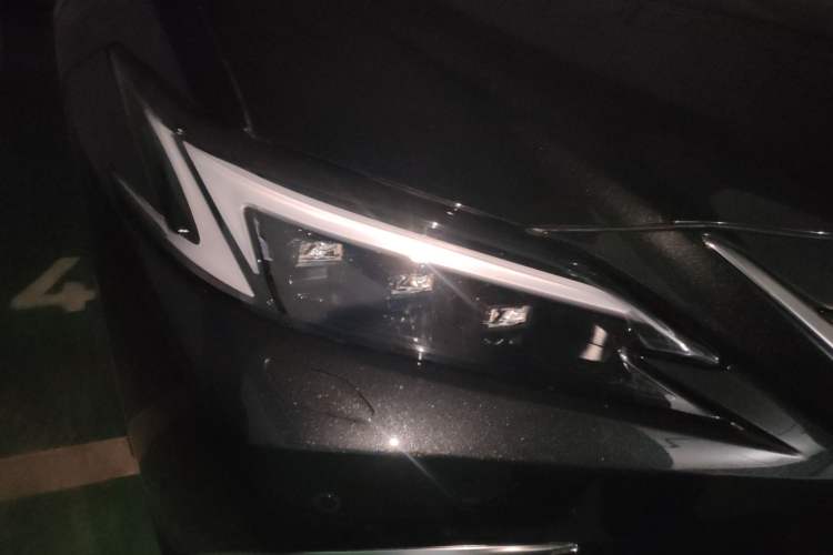 Used Lexus ES 2025 300h Deluxe Edition
