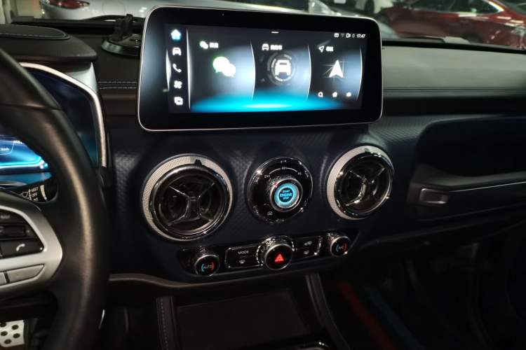 Used  BJ40 2020 2.0T Automatic Four-Wheel Drive Urban Hunter Edition Chivalrous Type
