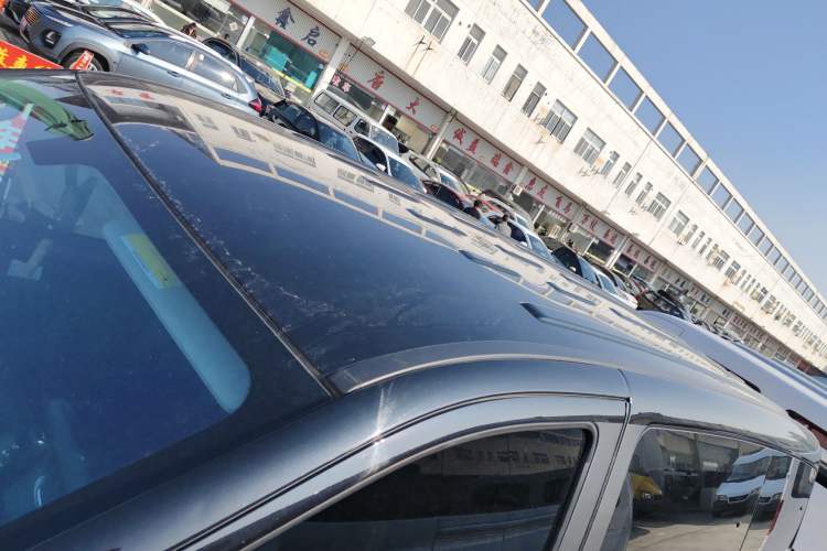 Used SAIC MAXUS G10 2021 2.0T Manual Elite Edition Diesel 7-Seater
