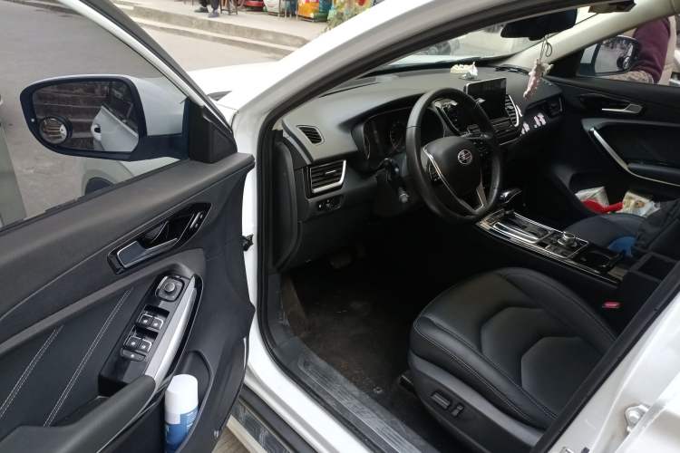 Used FAW Senya R9 2018 1.2T Automatic Prestige Smart Enjoyment Model
