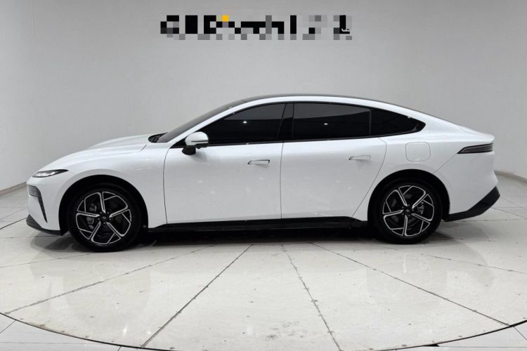 Used  eπ007 2024 Range-Extended 200 Air Edition