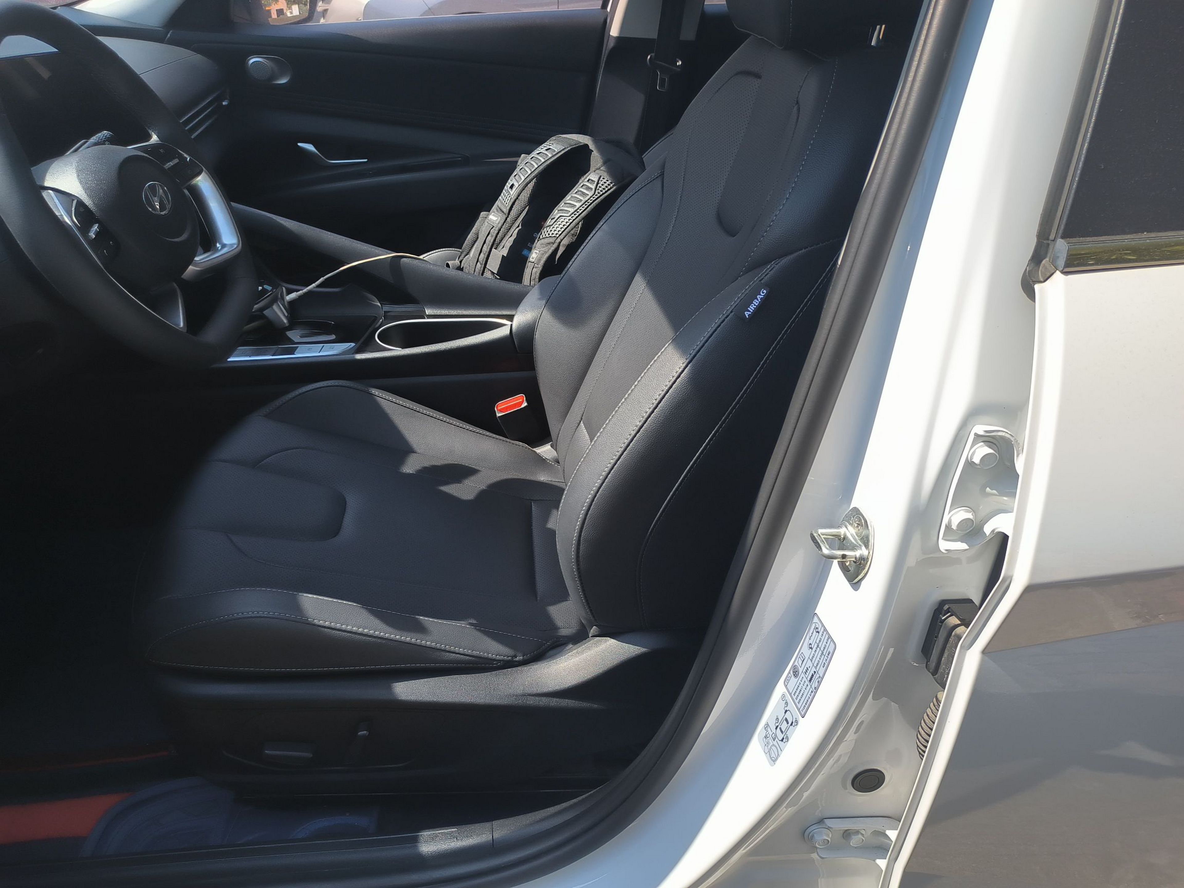 Переднее сиденье в автомобиле