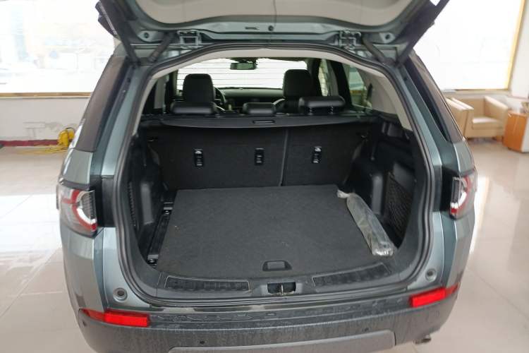 Used Land Rover Discovery Sport 2019 240 PS SE Version China VI Standard
