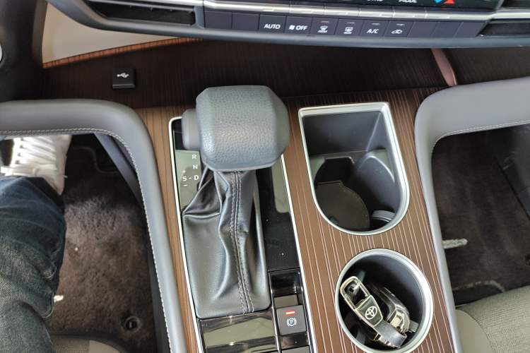 Used Toyota Sienna 2024 2.5L Hybrid Comfort Edition
