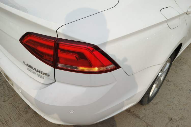 Used Volkswagen Lamando 2015 230TSI DSG Fashion Edition
