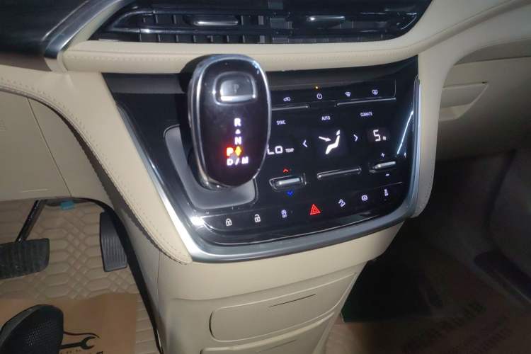 Used Buick GL8 2022 ES Landtrek 653T Luxury Edition
